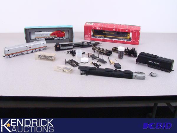 Lot of HO Scale Train Engines