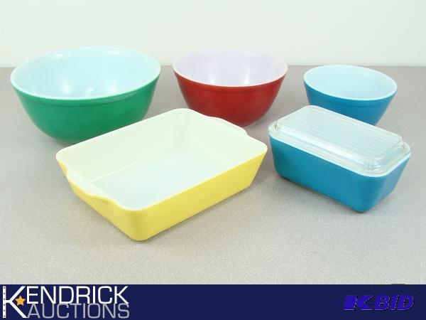 Lot of Vintage PYREX ServingBakingMixing Bowls