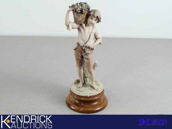 Vintage Giuseppe Armani  Capodimonte Sculpture