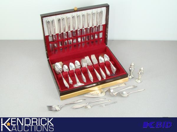 87 Piece12 Serving W.A. Rogers Heirloom Silver Plated Flatware Set in Chest
