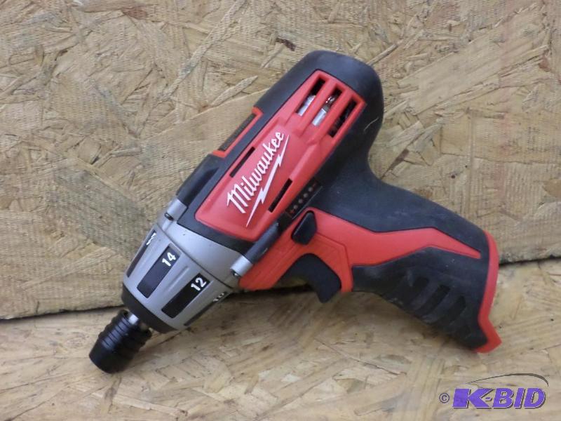 Milwaukee M12 Cordless Lithiom-Ion Screwdrive...
