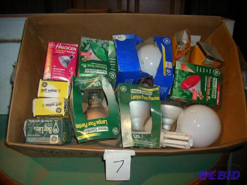 Large assortment of light bulbs...