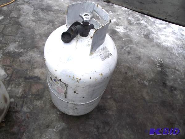 lot 10 image: LP Cylinder   New style fitting  30 Gal.  ...