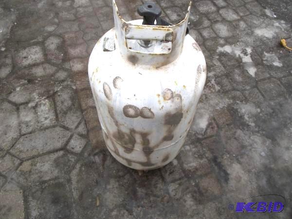 lot 11 image: LP Cylinder     New style fitting   30 Gal. ...