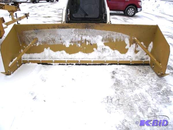 lot 18 image: 12 Skidloader Snow Pusher   Was used only a ...