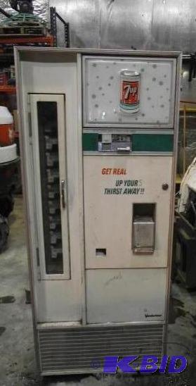 lot 33 image: Vintage 7up Pop Machine   Plugs in and runs  ...