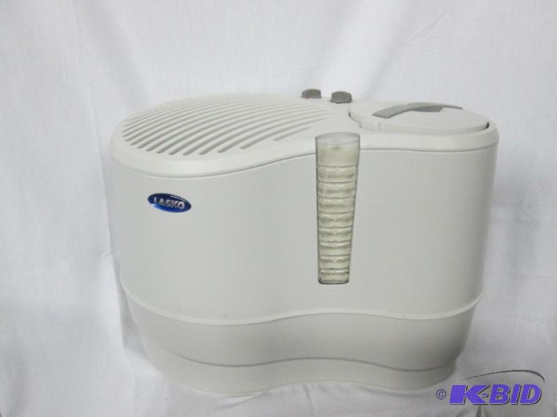 lot 21 image: Lasko 9-Gallon Recirculating Humidifier