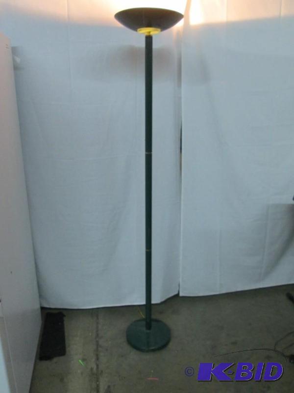 lot 33 image: Standing Floor Lamp