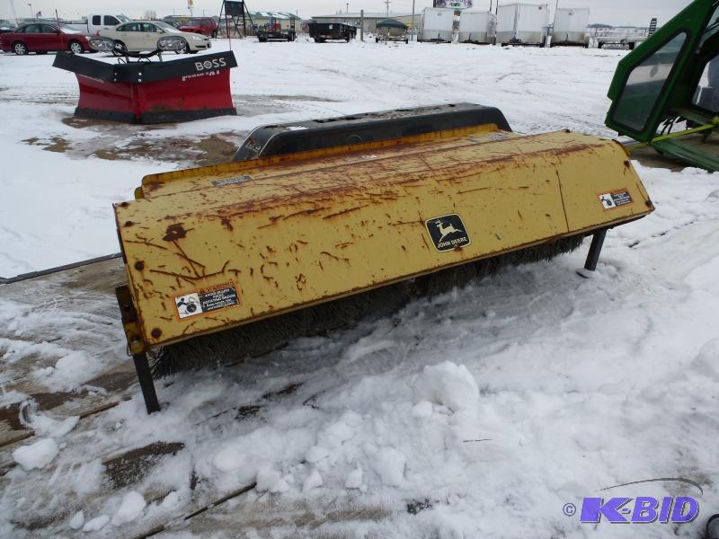 lot 10 image: John Deere Sweeper 48" sweeper Quick at...