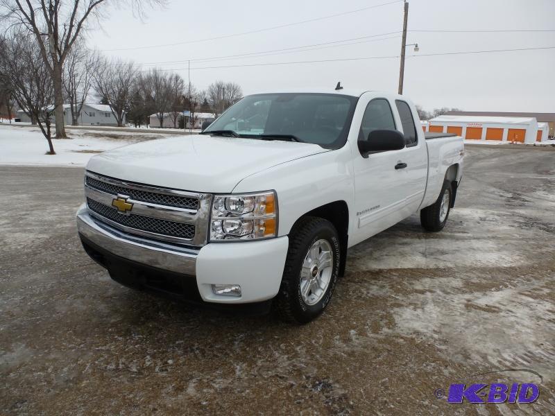 lot 2 image: 2009 Chevy Silverado 1500- 4WD Has 5.3 Liter...