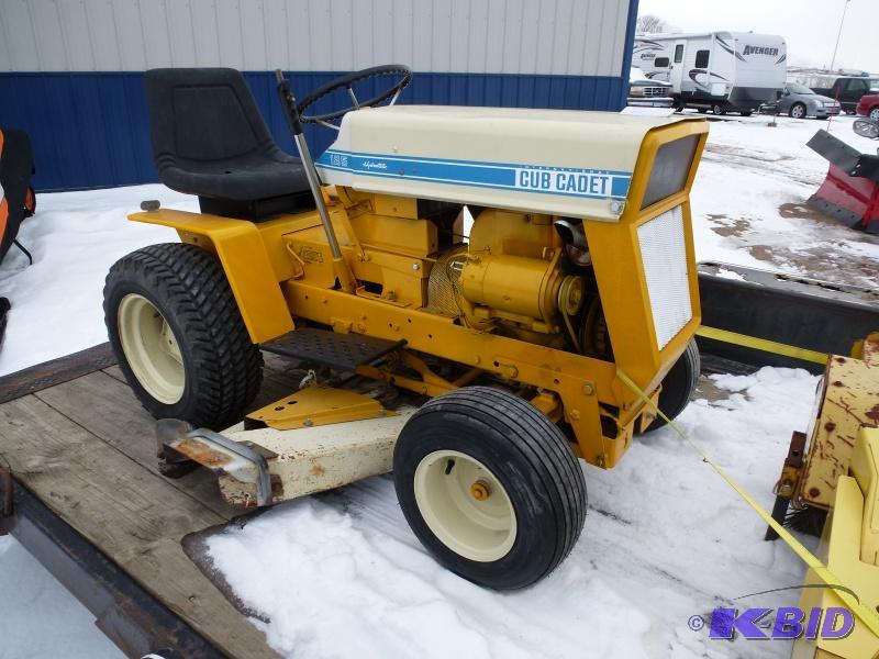 lot 9 image: Cub Cadet 125 Lawn Tractor Has Kohler engine...