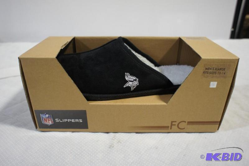 New NFL Minnesota Vikings Plush Mens Slippers...