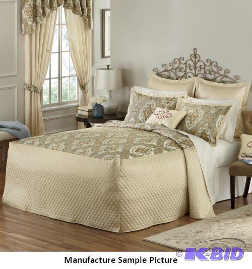 lot 199 image: Anastasia Bedding Set - Queen -&nbspBedsprea...