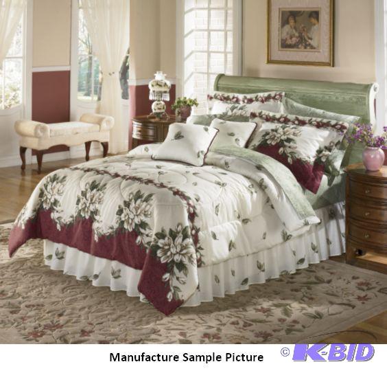 lot 204 image: Melissa Comforter Set -&nbspComplete comfort...