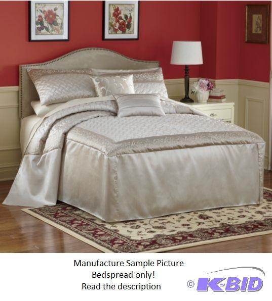 lot 67 image: Arcadia Bedspread - Queen -&nbspQuilt-stitch...