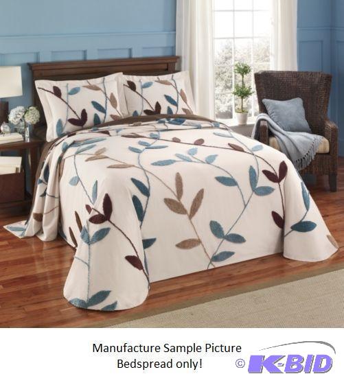 lot 69 image: Wandering Vine Chenille Bedspread - Queen - C...