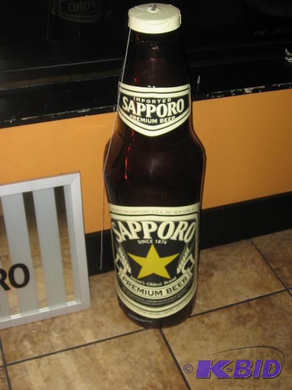 lot 16 image: Sapporro Inflatable beer bottle...