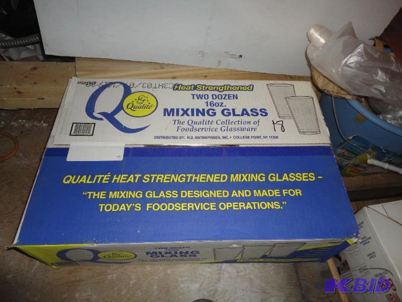 lot 218 image: lot of 24 16 oz mixing glasses...