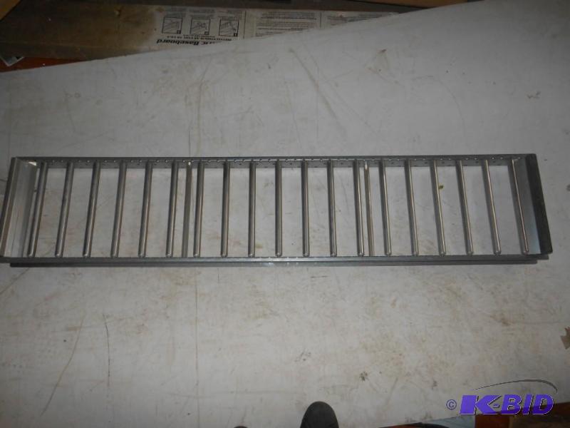 lot 263 image: Span-Track 5 x 1 gravity conveyor. 50 lb pe...