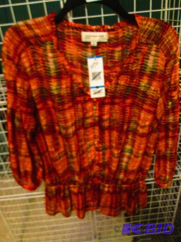 lot 105 image: Jones New York ladies top, size S...