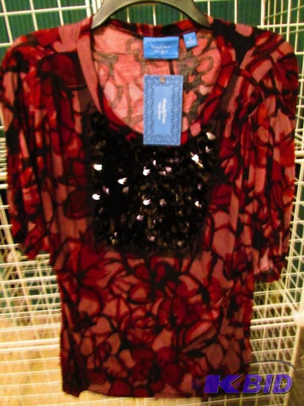 lot 108 image: Simply Vera ladies top, size M...