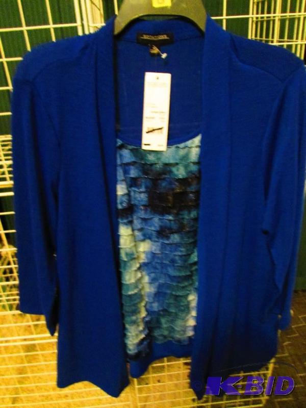 lot 116 image: Notations Ladies top, size M MSRP $48.00...