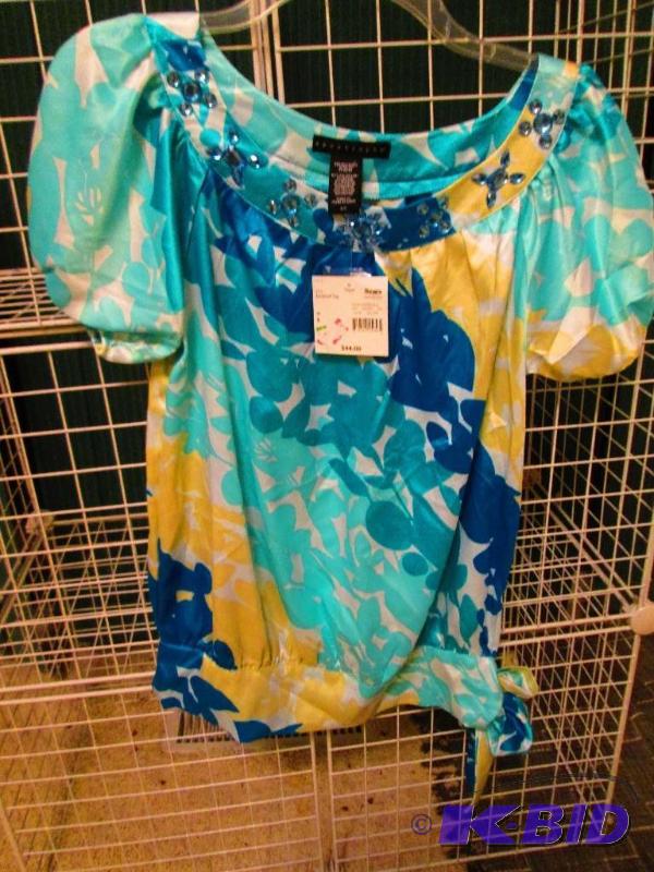 lot 119 image: apostrophe ladies top, size S MSRP $44.00...
