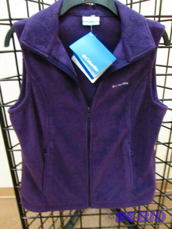 lot 12 image: Columbia vest, size M...