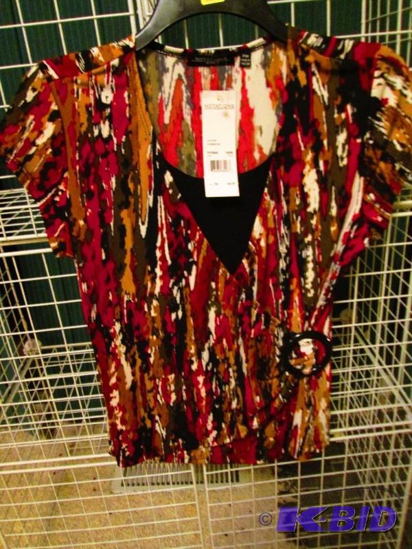 lot 121 image: Notations ladies top size PM MSRP $40.00...
