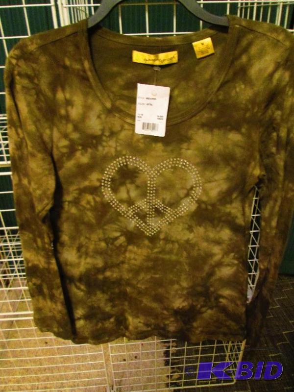 lot 122 image: Weatherproof ladies top, size M MSRP $54.00...
