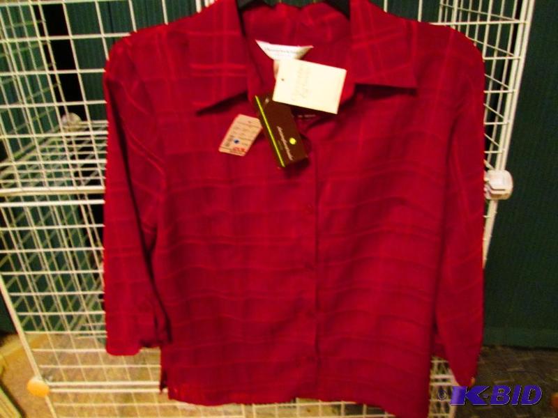 lot 126 image: Christopher & Banks ladies top, size PM M...