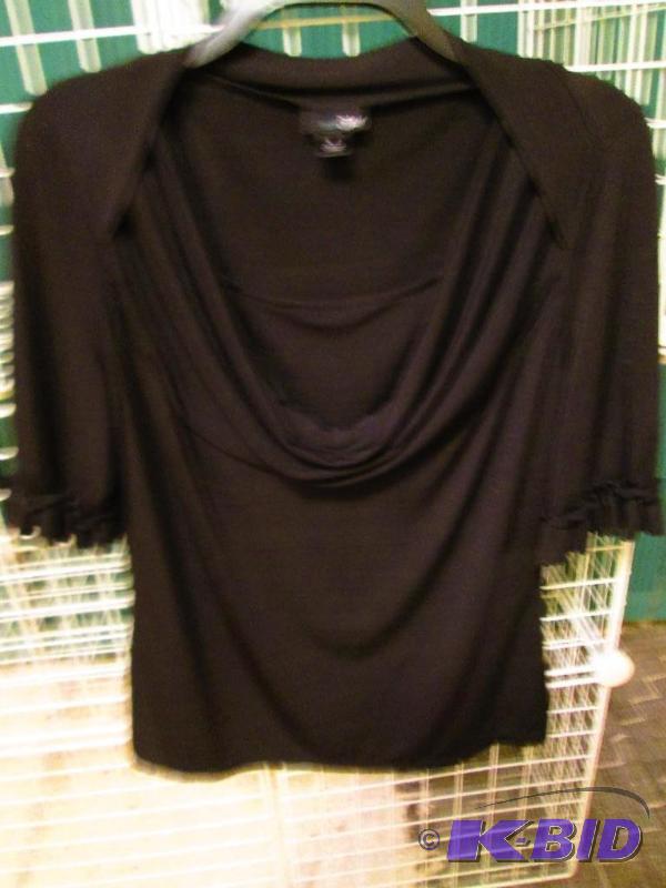 lot 131 image: Ladies East 5th top, size L...
