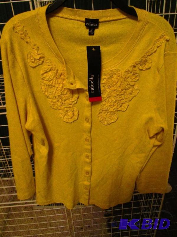 lot 132 image: Rafaella ladies top, size M MSRP $43.00...