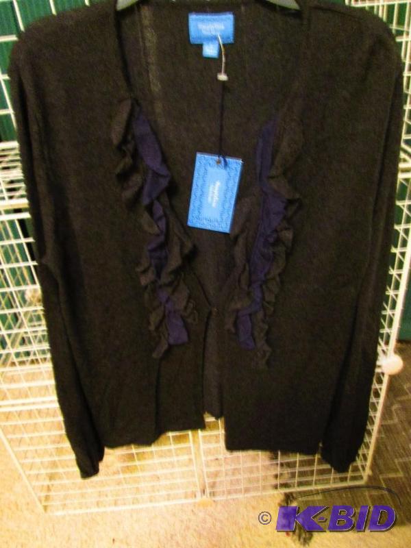 lot 134 image: Simply Vera ladies top, size L...