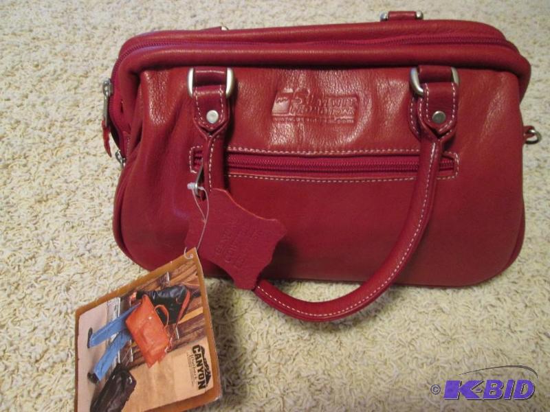 lot 154 image: Canyon Outback genuine leather ladies purse...