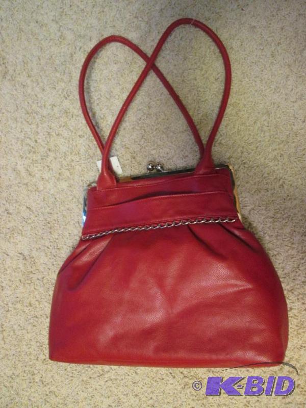 lot 157 image: Bueno ladies handbag, MSRP $85.00...