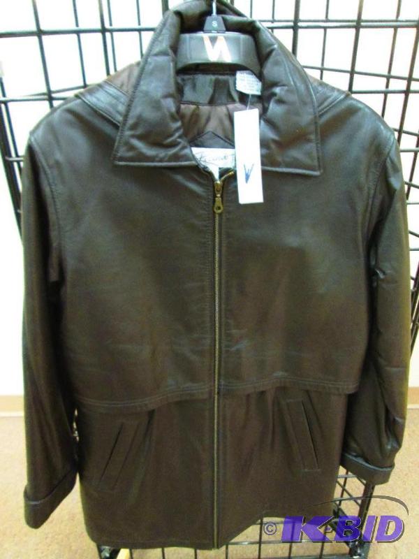 lot 16 image: Ricardo genuine leather shell ladies coat, si...