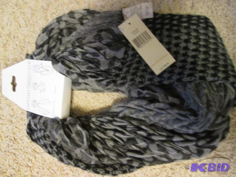 lot 160 image: Infinity Loop ladies scarf by Collection 18 M...