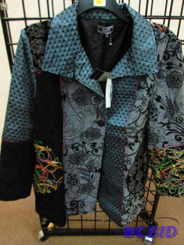 lot 18 image: Zashi ladies coat, size XL...