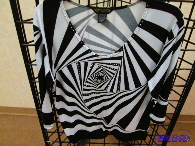 lot 19 image: Valentina ladies top, size M...
