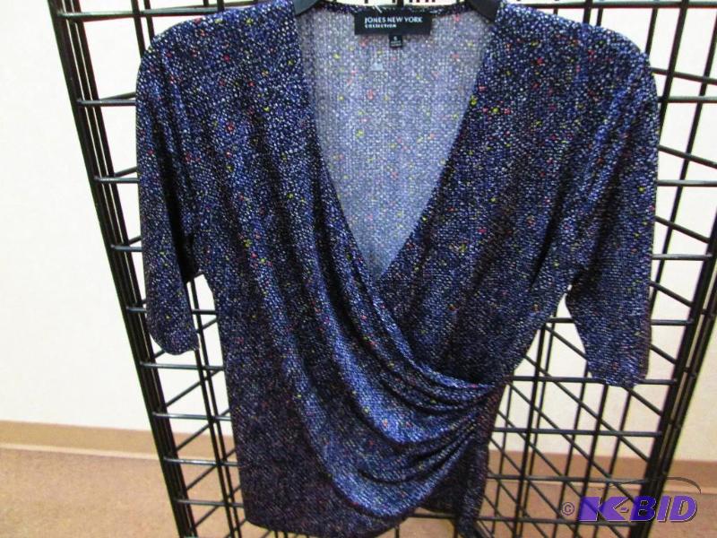 lot 20 image: Jones New York ladies top, size S...