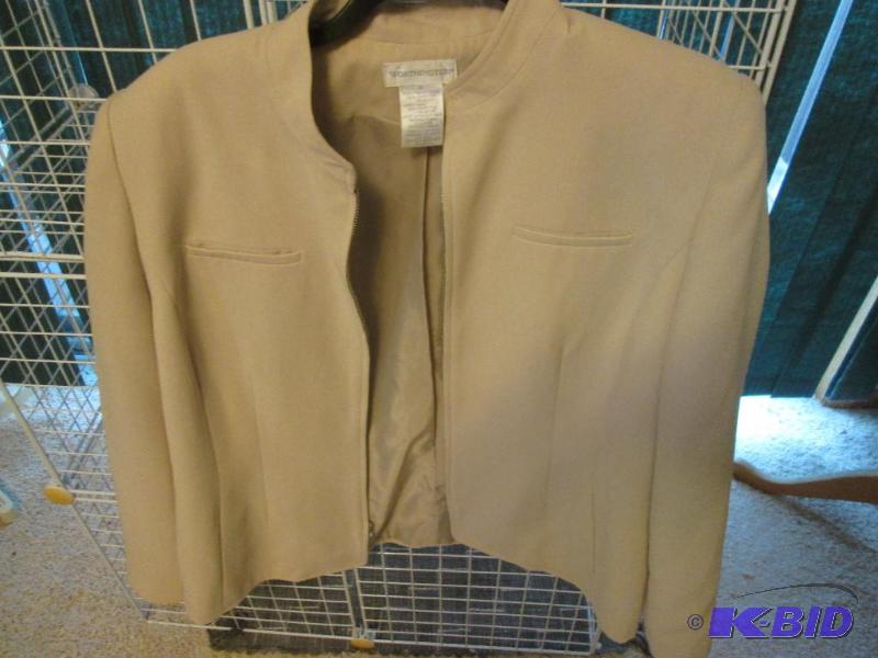 lot 203 image: Worthington ladies top, size 16 zippered fron...