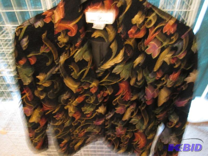 lot 207 image: Ladies Erin London coat, size M...