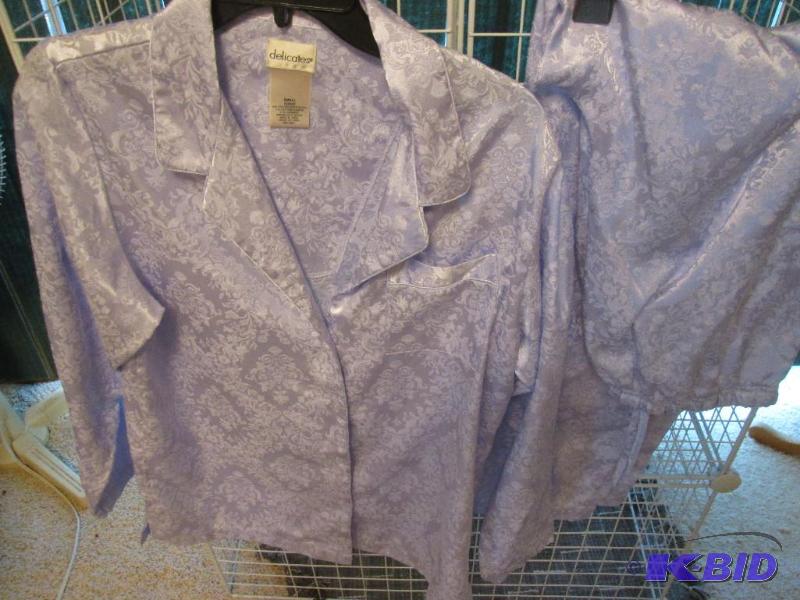 lot 217 image: Delicates ladies top with elastic waist pants...
