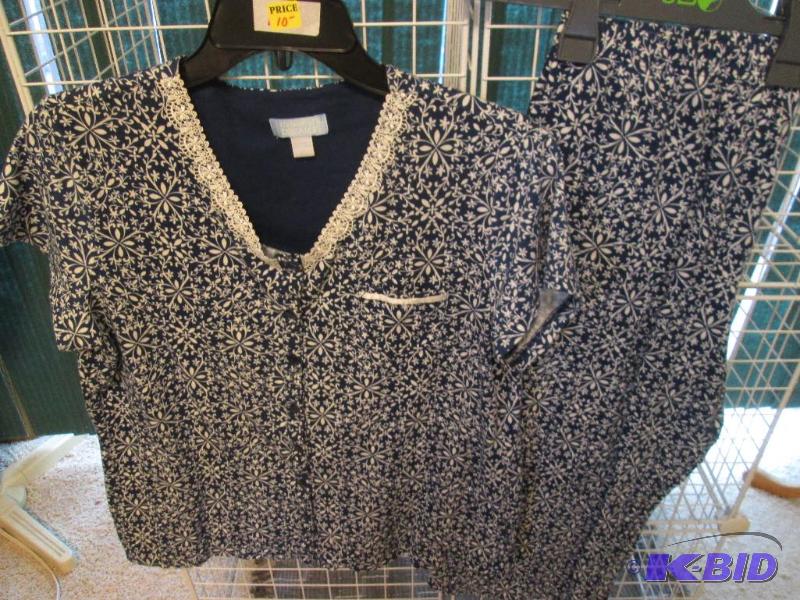 lot 218 image: Celestial Dreams top and pants...