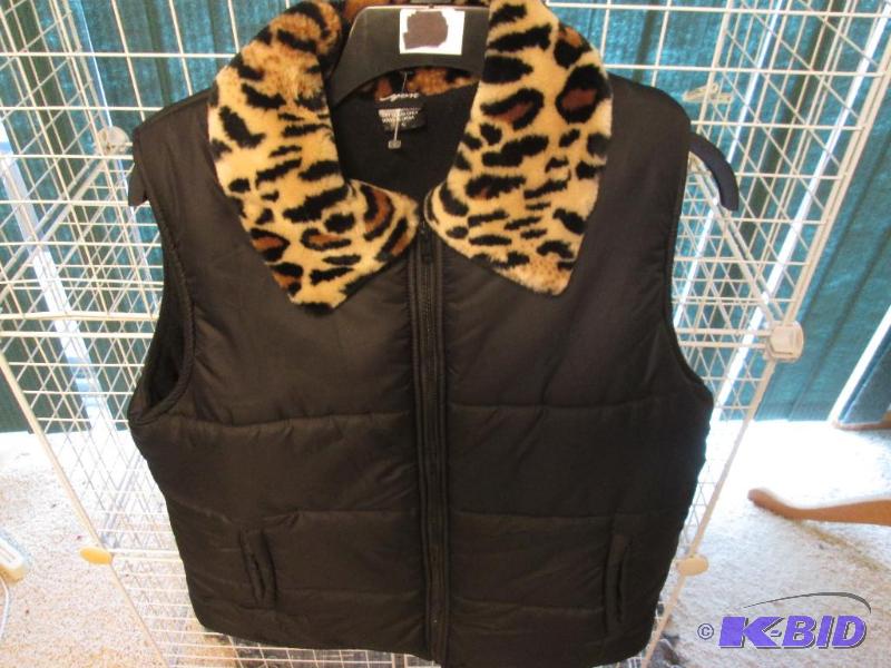 lot 227 image: Cejon heavy weight ladies vest, size XL...