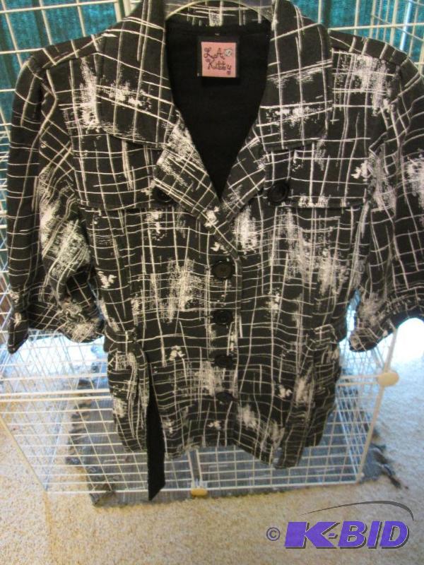 lot 228 image: L A Kitty ladies top, size XL...