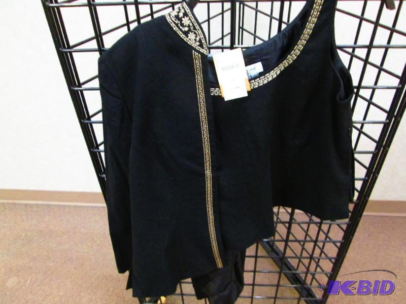 lot 23 image: Coldwater Creek Ladies top, with matching ves...