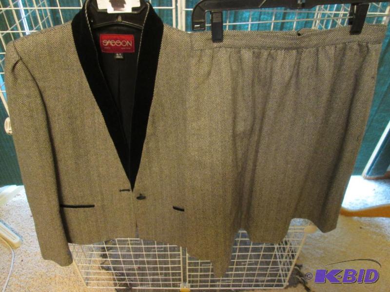 lot 233 image: Sasson ladies blazer and skirt, size 78, vel...