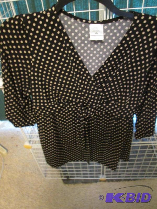 lot 242 image: Ladies Motherhood Maternity top, size XL...